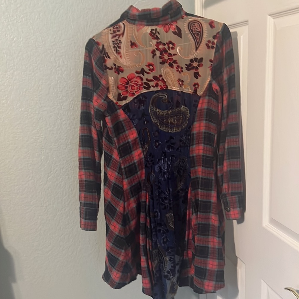 Aratta Silent Journey plaid long top with velvet insert back